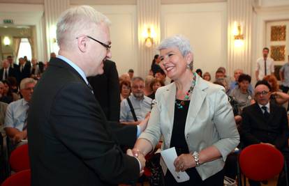 Josipović je pozvao Kosor na večeru: Dočekao je poljupcem