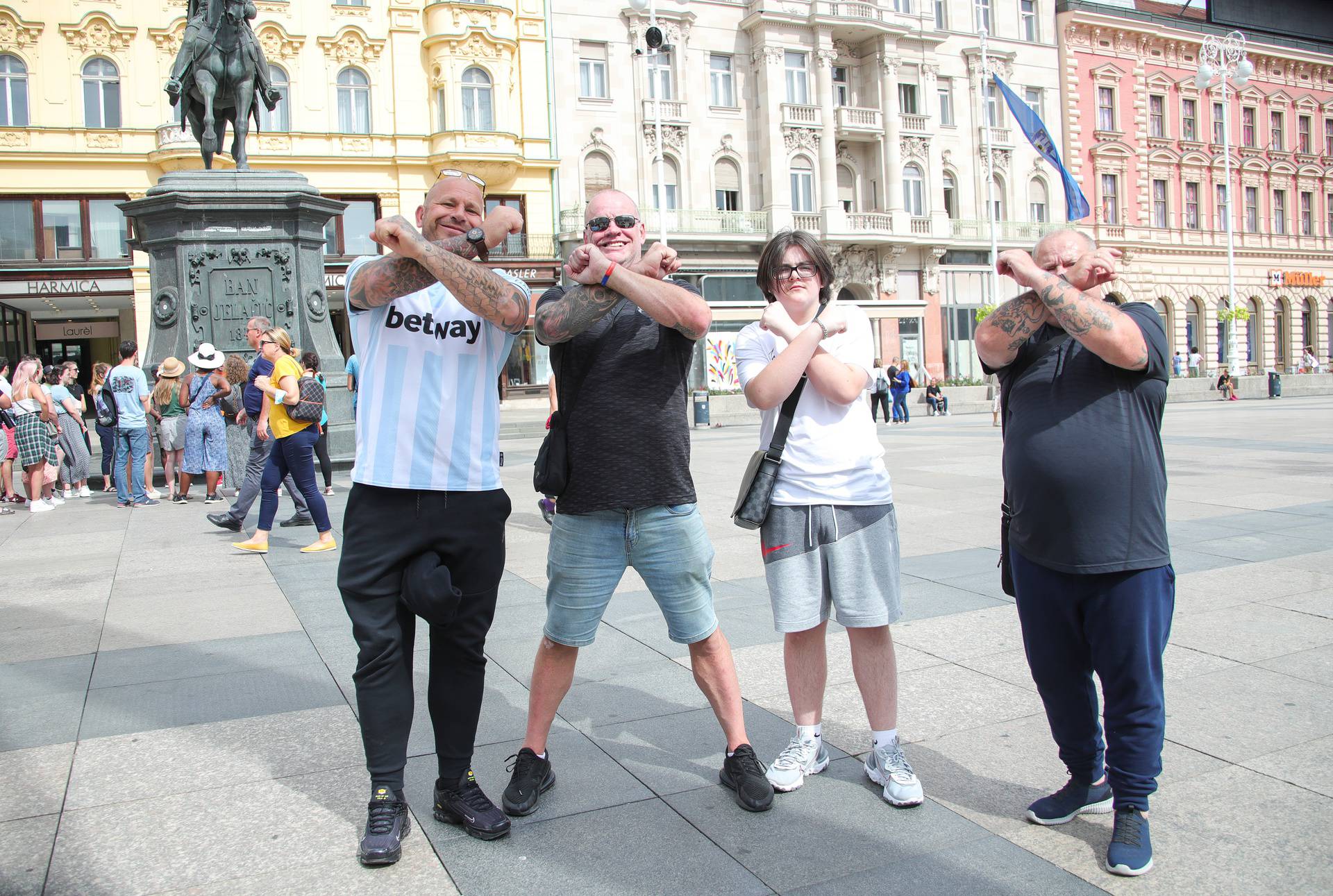 Zagreb: Navijači West Hama počeli se okupljat u centru grada