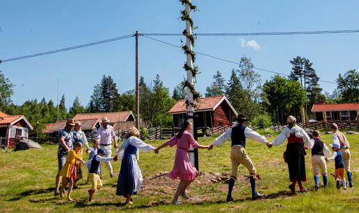 Midsummer u Švedskoj: Sve je u znaku cvijeća, rakije, prirode i ljubavi - slave ljetni solsticij