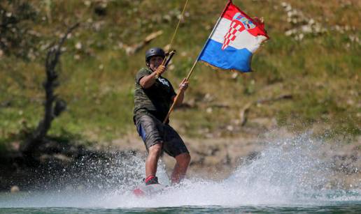 Wakeboarderi vratolimijama na Jarunu proslavili Dan pobjede