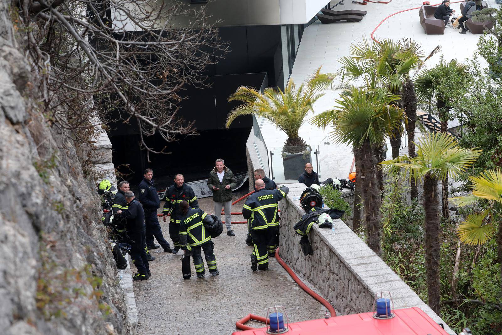 Opatija: U garaži luksuzne vile izgorjela tri skupocjena vozila