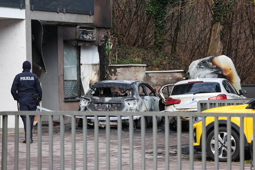 Zagreb: Požar automobila ispred stambene zgrade na Črnomercu