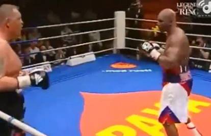 Evander Holyfield vratio se u ring i pretukao svog vršnjaka