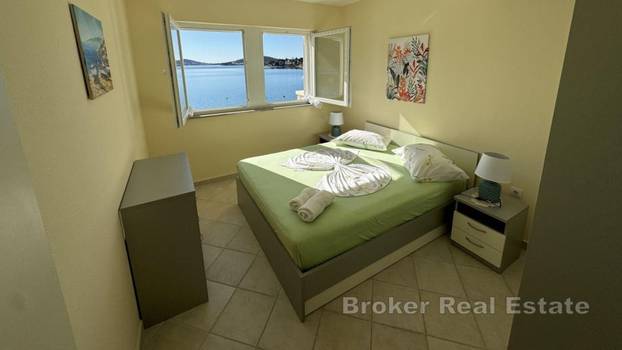 FOTO Iz kuće u more! Ova vila prvi red do mora ima konobu i vinoteku, a evo koliko košta