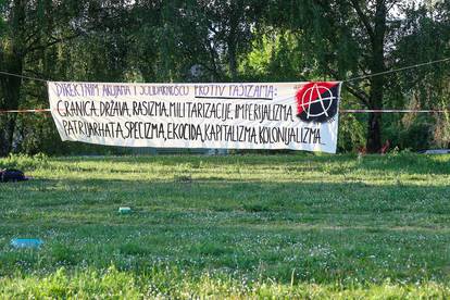 Zagreb: Na savskom nasipu održani su Trnjanski kresovi