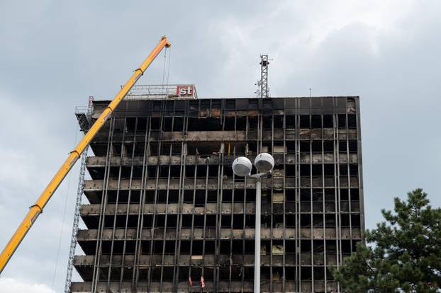 Zagreb: Uklanjanje natpisa Večernji list sa zgrade Vjesnika 