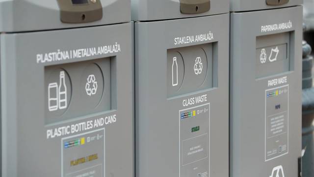 Zagreb: Na Europskom trgu predstavljene pametne kante za otpad