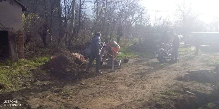 Brm, brmmm: Malom Andreju pomogli oko nove kuće pa ga posjeli na motor, oduševio se