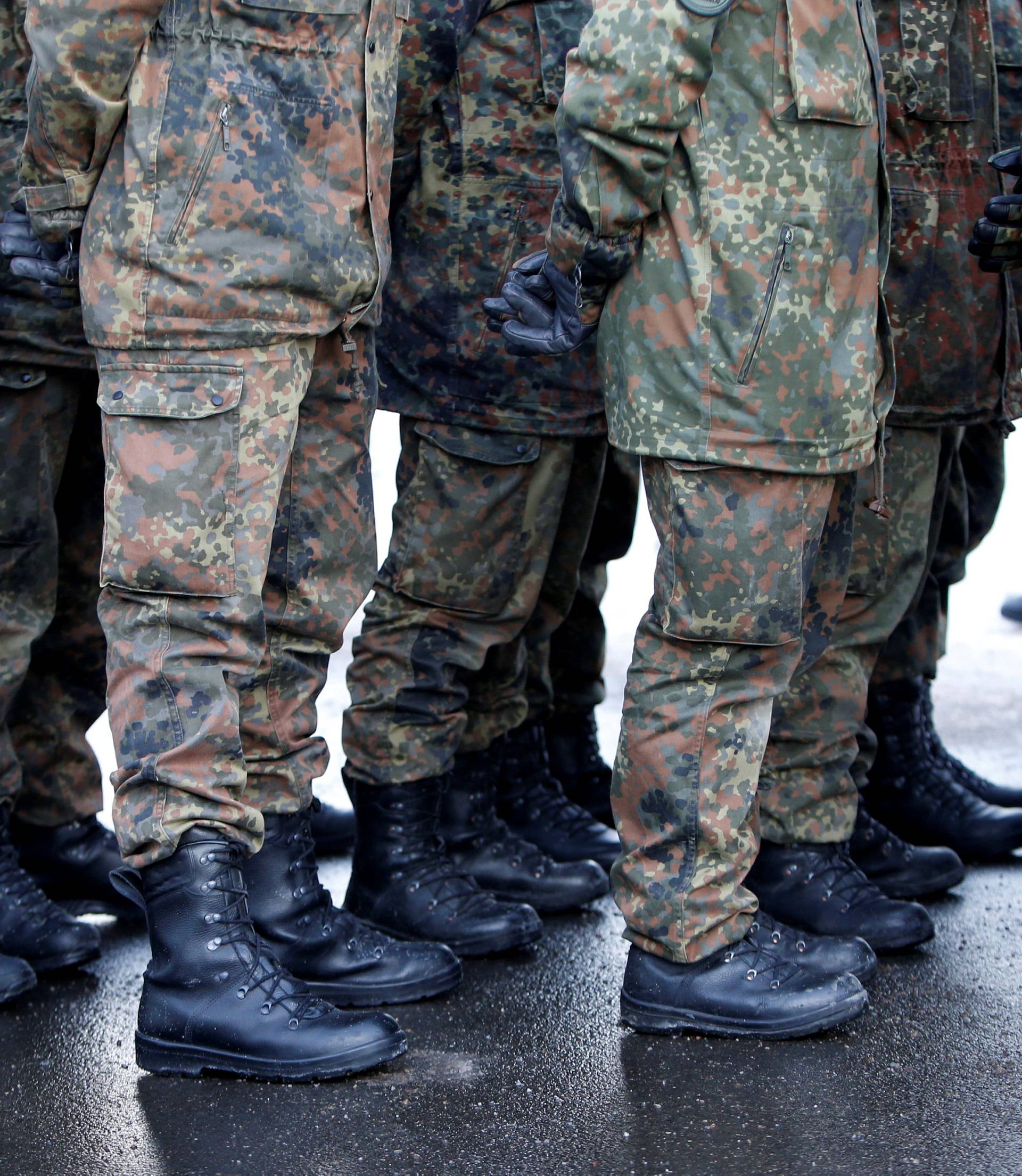 FILE PHOTO: Soldiers of German armed forces Bundeswehr take part in farewell ceremony in Oberviechtach