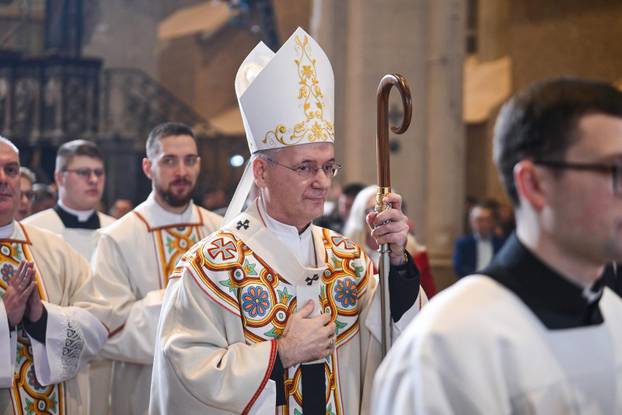 Zagreb: Uskrsna sveta misa u Katedrali