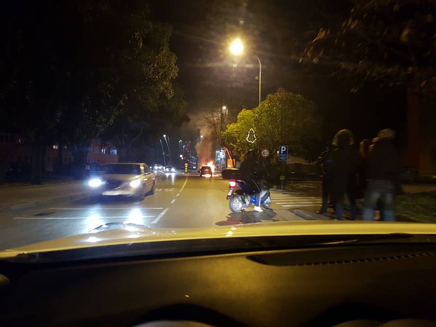 Buktinja u Umagu: 'Gorivo je curilo iz auta, a onda je planuo'