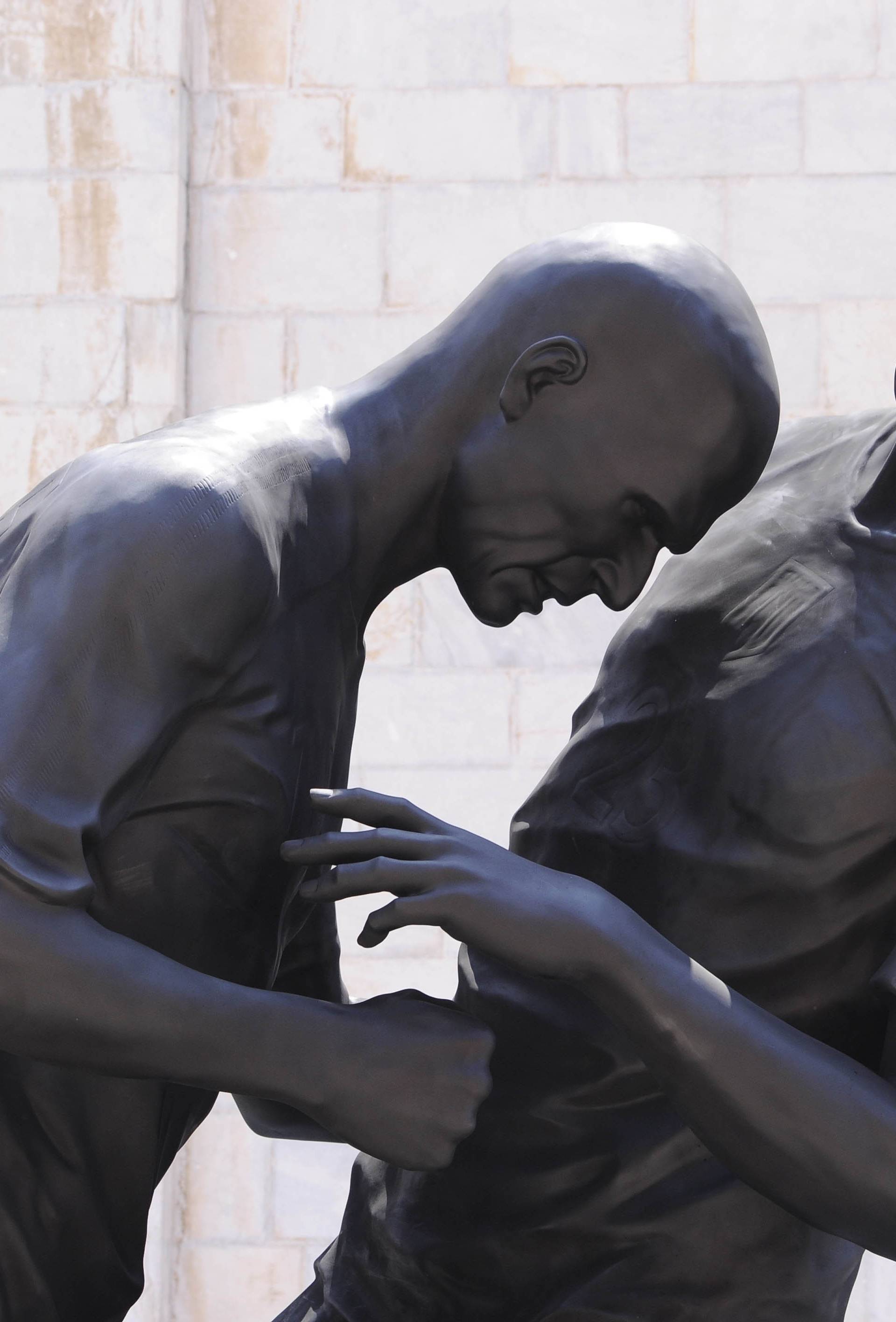 Pietrasanta, la statua della tes