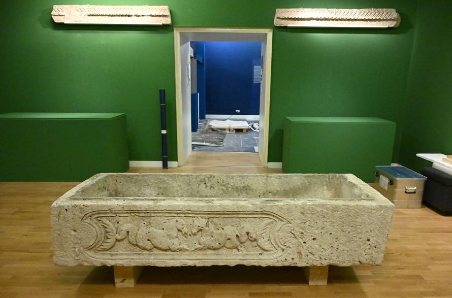 Zagreb: 1100 izlozba Hrvatskog Kraljevstva  u Klovicevim dvorima