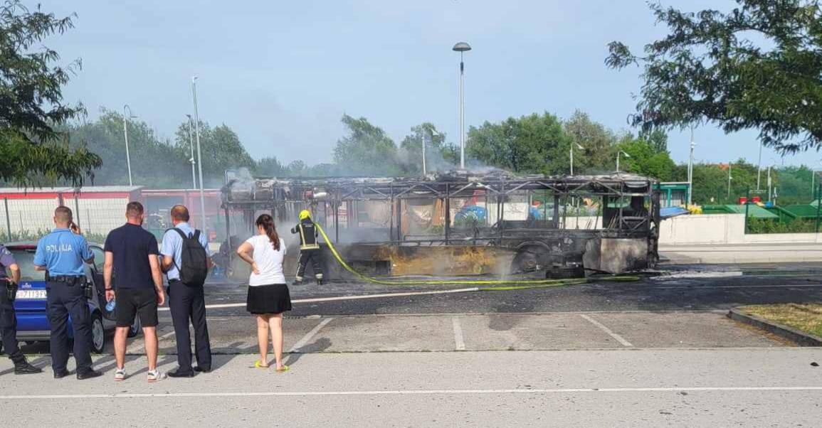 Gorio bus u Novom Jelkovcu: 'Zapalio se i eksplodirao! To je odjeknulo kao bomba, dvaput!'