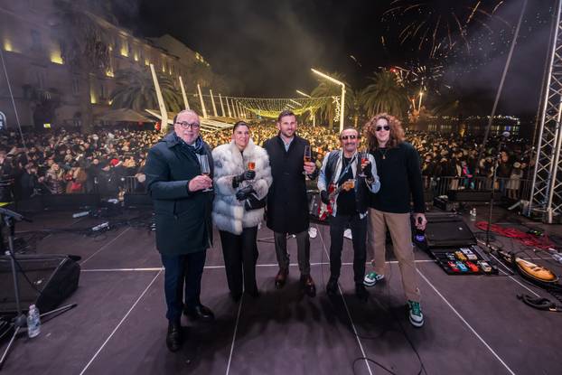 Željko Bebek i Baby Lasagna uvelu su Split u Novu 2026. godinu uz vatromet i dronove