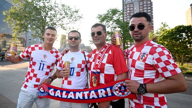 Hrvatski navijači u Rotterdamu dan prije polufinalnog susreta Lige nacija između Nizozemske i Hrvatske