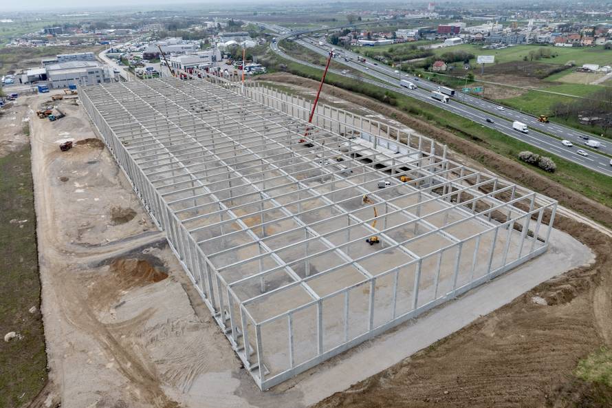 VIDEO Verne testira prototipove robotaksija. Rimac: Bit će sve više auta na cestama Zagreba