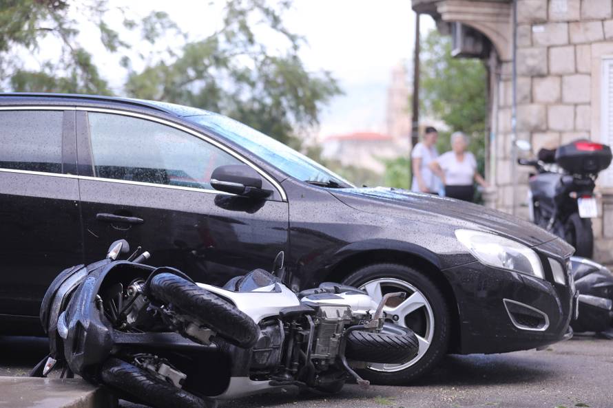 Nevrijeme poharalo Split, vatrogasci imaju pune ruke posla