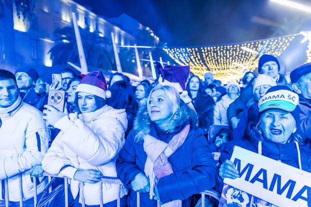 Željko Bebek i Baby Lasagna uvelu su Split u Novu 2026. godinu uz vatromet i dronove