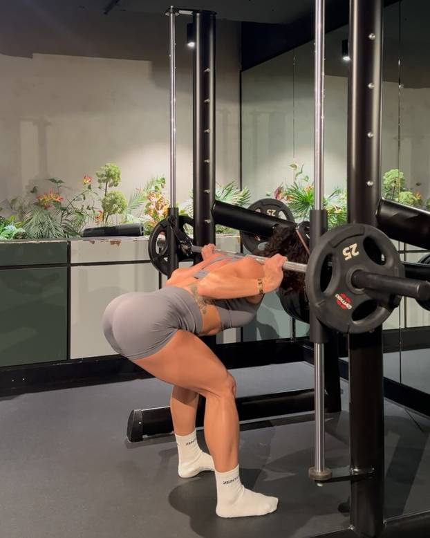 Senada trenira Kardashianku i 'kraljica je guza': Evo kako do Kimine čvrste i bujne pozadine