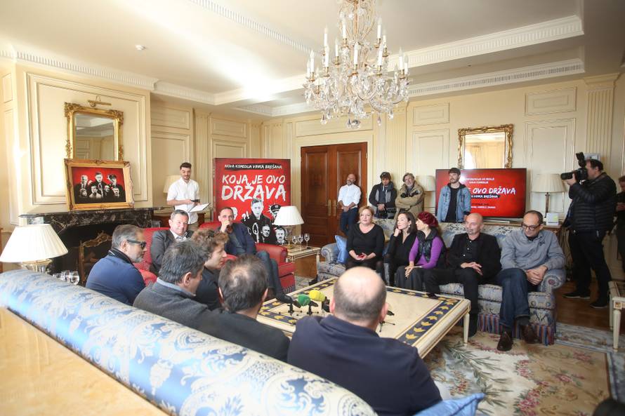 'Kulmerovi dvori idealni su za predstaviti komediju apsurda'