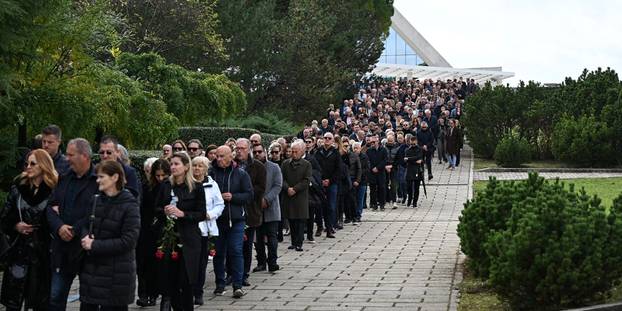 FOTO Armada je uz bakljadu ispratila dopredsjednika Rijeke Deana Šćulca na vječni počinak