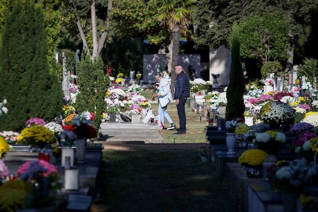 Zadar: Blagdan Svih svetih na Gradskom groblju