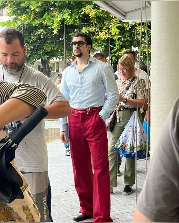 FOTO Bad Bunny kao inspiracija: Pronašli smo Zara komade koji su gotovo isti onima koje nosi