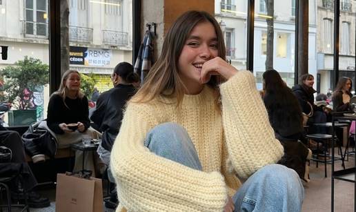 Super mekana pletena vesta u boji nježne, pastelne vanilije