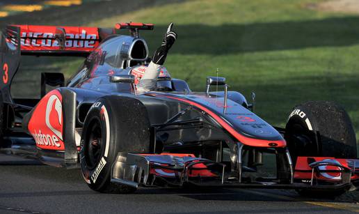 Pobjeda Buttona na otvaranju sezone, McLareni dominantni