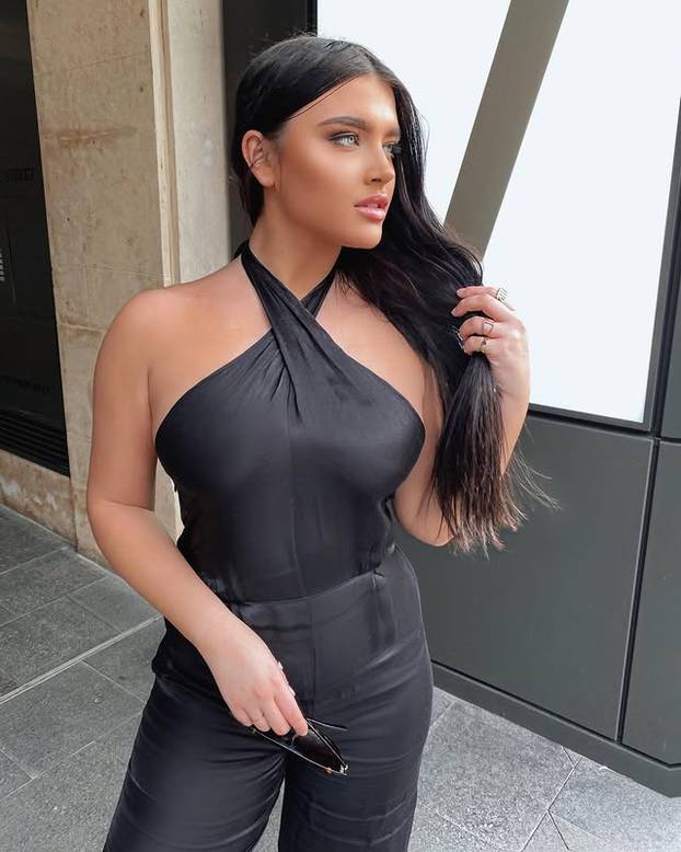 FOTO Istaknula je grudi za Dan zaljubljenih pa ju izvrijeđali: 'Slomila me tolika mržnja'