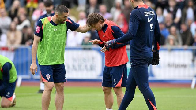 Neuruppin:  Luka Modrić na treningu pogođen loptom u lice
