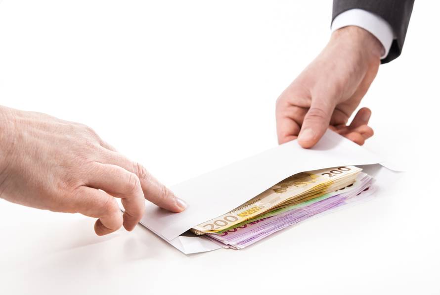 Što je u državi više lopovluka i mita, mi smo svi siromašniji...