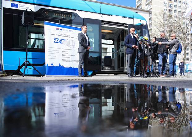 Zagreb: U promet pušten drugi novi niskopodni tramvaj, građani odlučili da će voziti na liniji 13