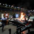 Drama u Singapuru: Planuo je bolid vozača F1! Iskočio je iz njega, mehaničari gasili požar