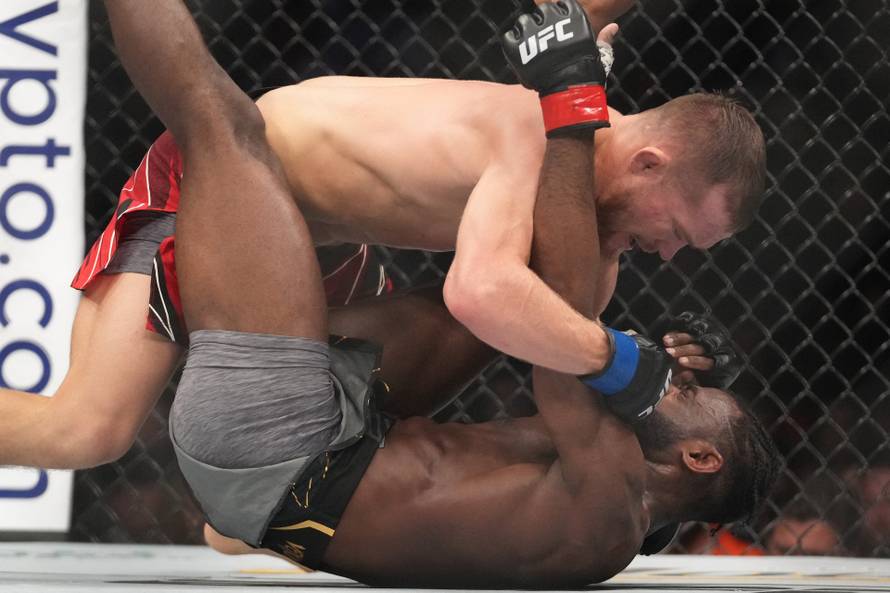 MMA: UFC 273- Sterling vs Yan