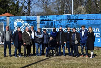 FOTO  Ćirin život kroz fotografije: Družio se s političarima, a nikog nije odbijao za fotografiju