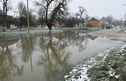 Hrvatska vojska već četvrti dan pomaže u obrani od poplava