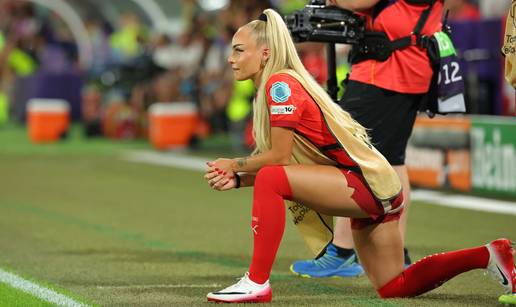 FOTO Slavlje Švicarki pratila je s klupe, a kada je izašla na teren proslaviti - gledali su samo nju