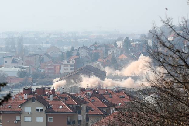 Zagreb: Srušeni dimnjaci Ciglane Črnomerec