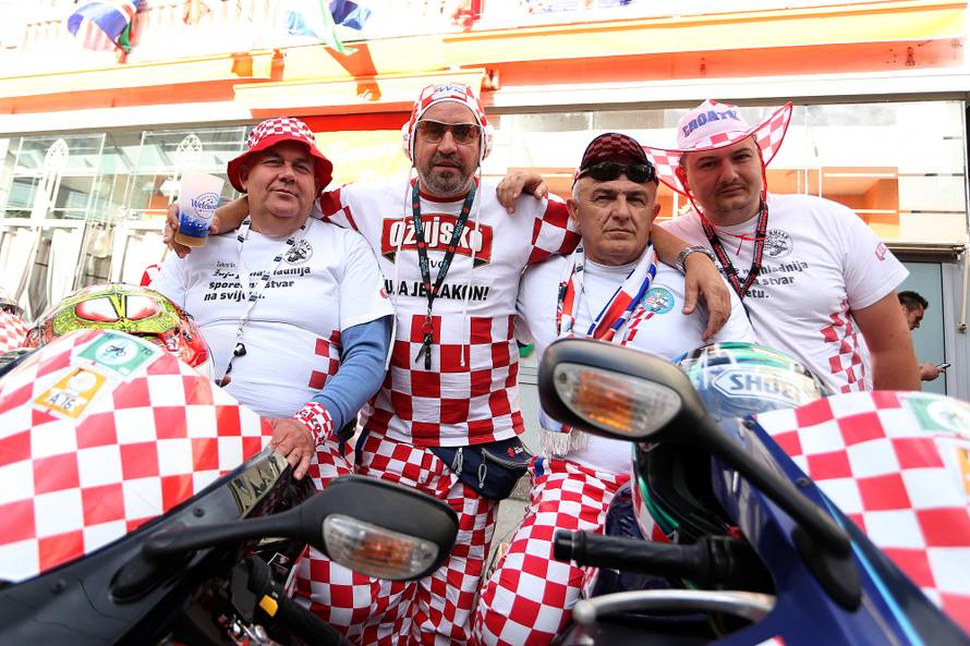 Galerija navijača u Francuskoj: Kockice okupirale St. Etienne