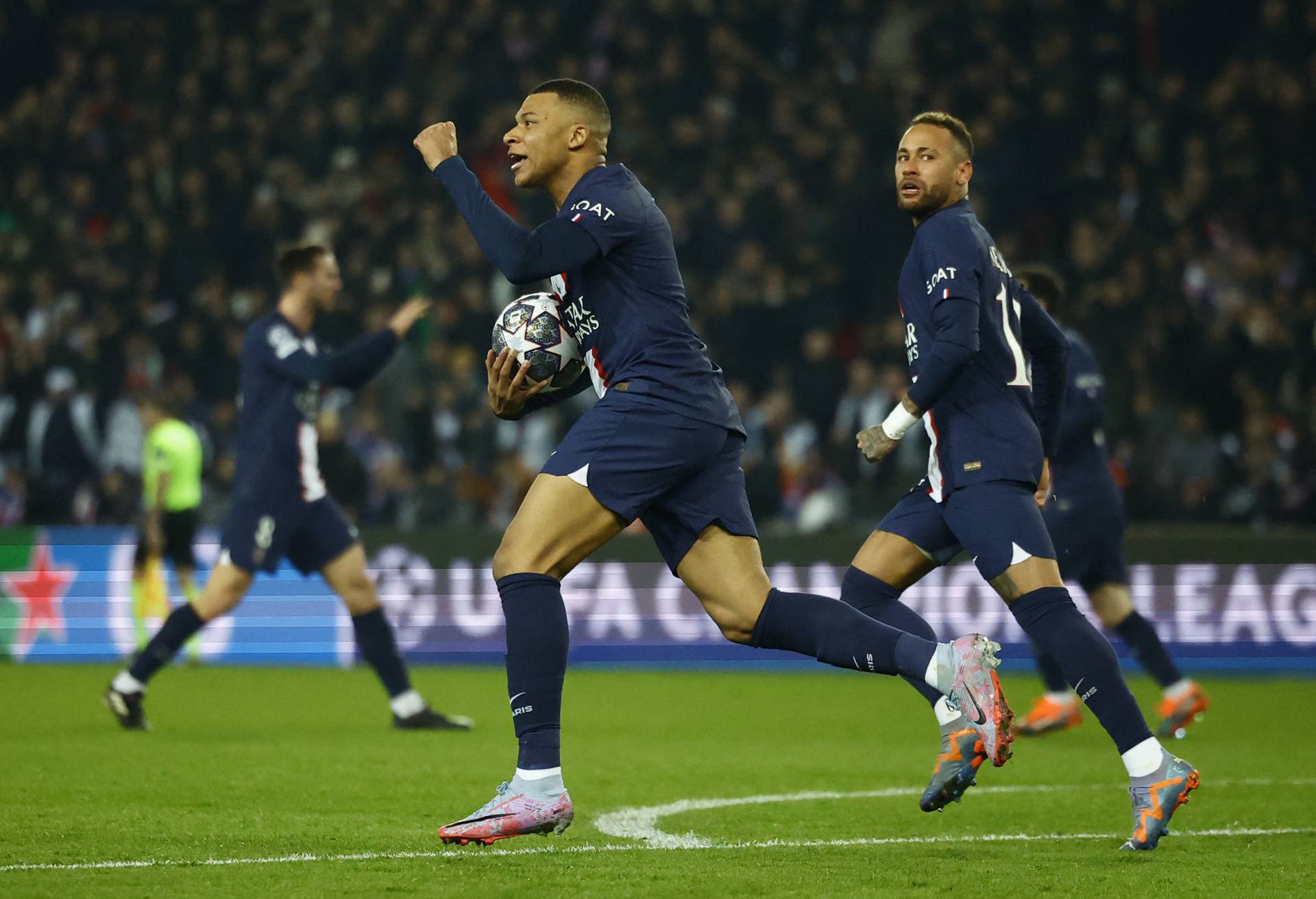 Champions League - Round of 16 First Leg - Paris St Germain v Bayern Munich