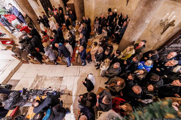 Split: U katedrali svetog Dujma služena je misa polnoćka 