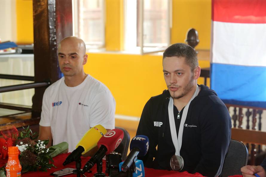 Zagreb: U klubu ZTD Hrvatski Sokol odrÅ¾ano druÅ¾enje s Tinom SrbiÄem