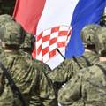 Hrvatski vojnici heroji Litve! Iz goru&cacute;eg automobila spasili su voza&ccaron;a: Pru&zcaron;ili mu i prvu pomo&cacute;