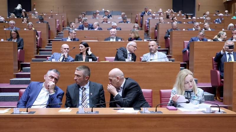 UŽIVO Počeo saborski aktualac: Zastupnici se vratili u klupe nakon desetak dana odmora