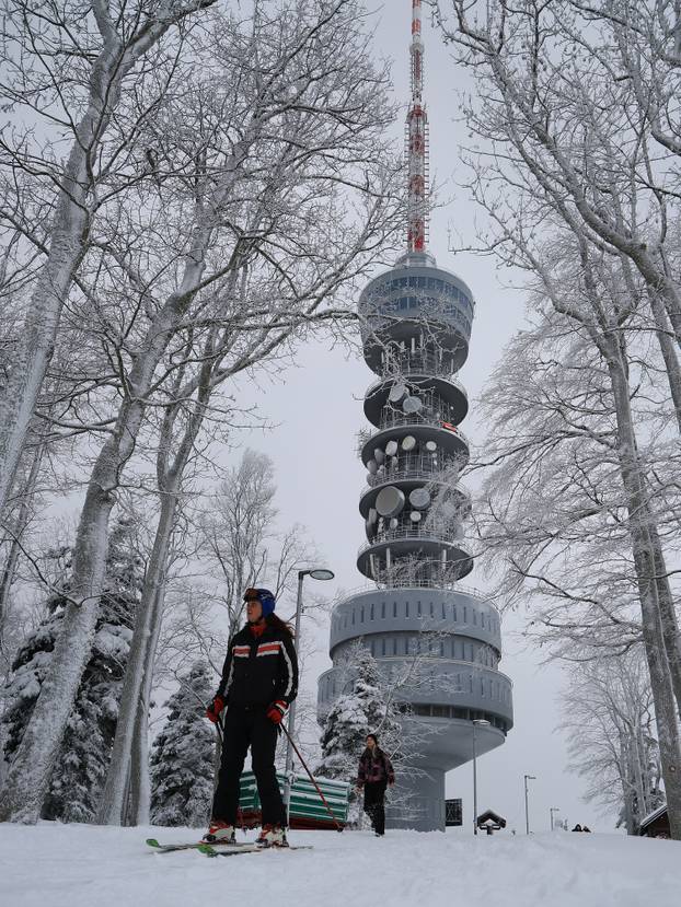 Zagreb: Započela skijaška sezona na Sljemenu 