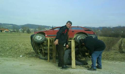 Popravljali "peglicu" pa je učvrstili drvenim daskama