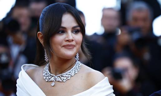 Zablistala je! Selena Gomez mamila poglede u uskoj haljini