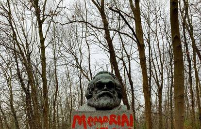 'Arhitekt genocida': Oskvrnuli grob Karla Marxa u Londonu